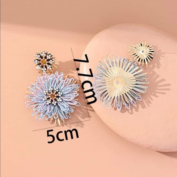 SOLD! GORGEOUS Flower Statement Earrings - Picture 3 of 4